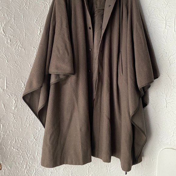 Elegant Britta Modell Wool Cape Coat in Mocha - One Size - Picture 4 of 5